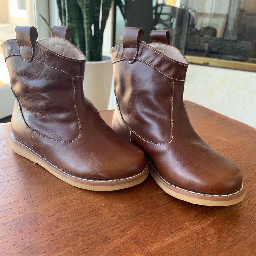 Petits marcheurs Leather bootie sz7
